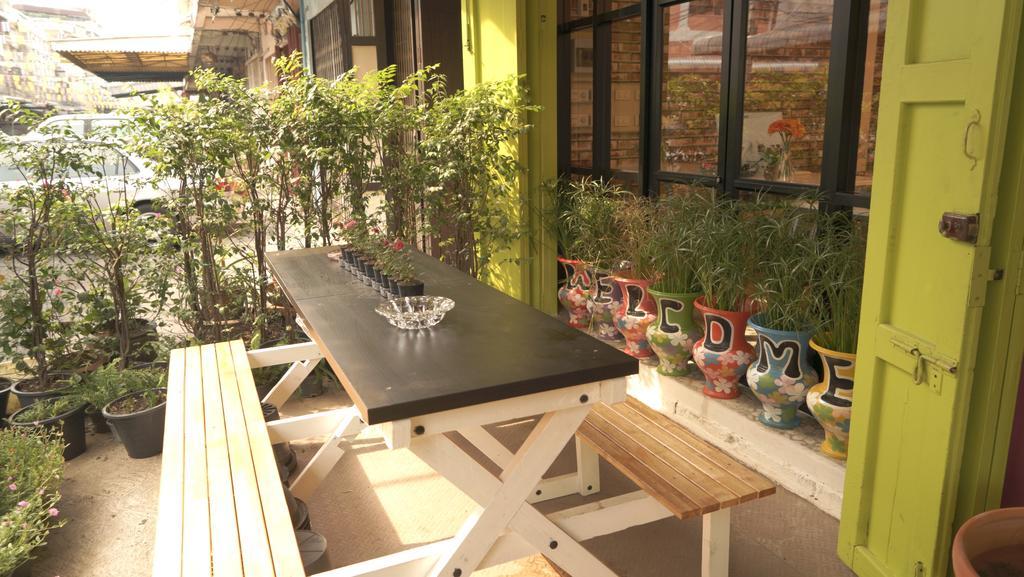 Tiger Lily Hostel Bangkok Ngoại thất bức ảnh