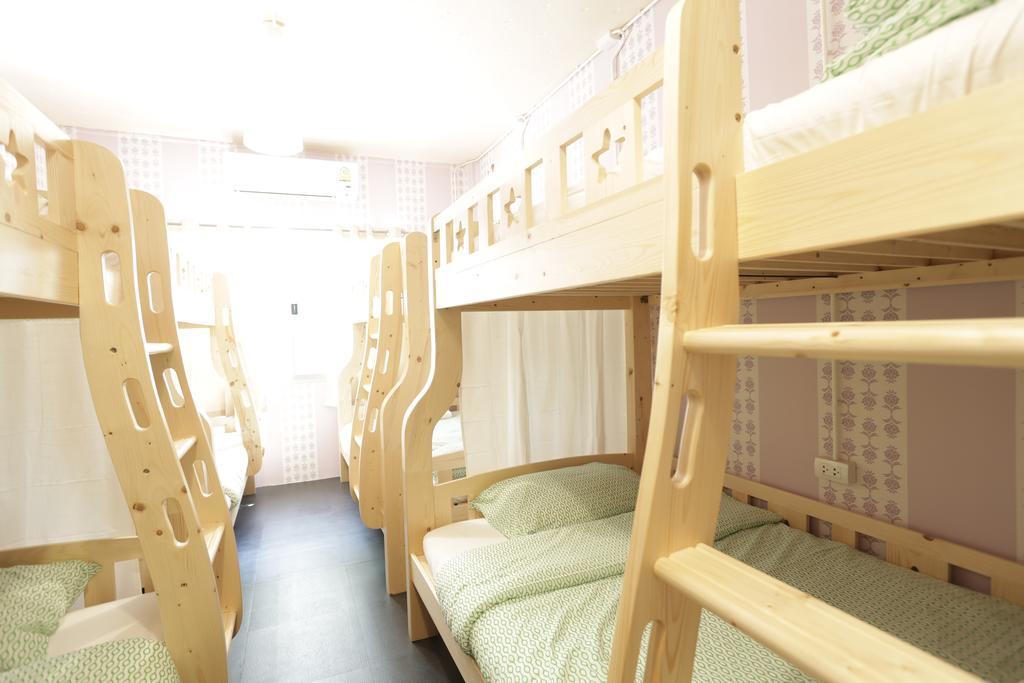 Tiger Lily Hostel Bangkok Phòng bức ảnh