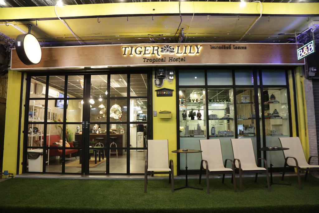 Tiger Lily Hostel Bangkok Ngoại thất bức ảnh
