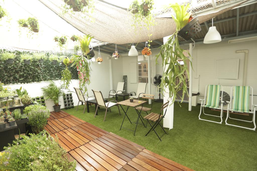 Tiger Lily Hostel Bangkok Ngoại thất bức ảnh