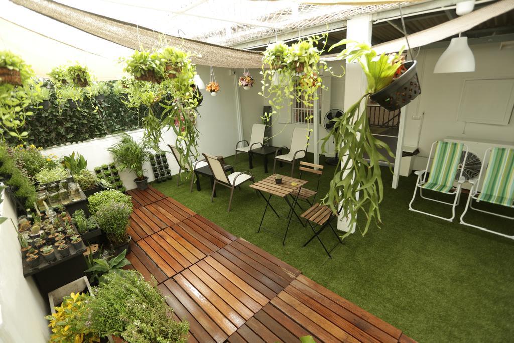 Tiger Lily Hostel Bangkok Ngoại thất bức ảnh