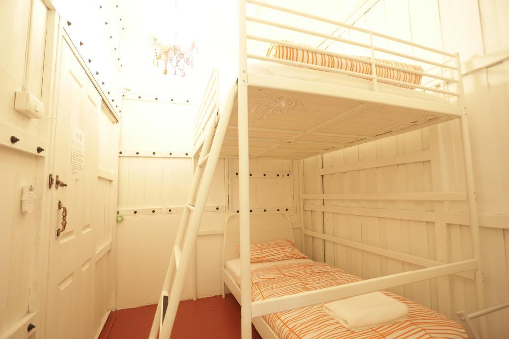 Tiger Lily Hostel Bangkok Phòng bức ảnh