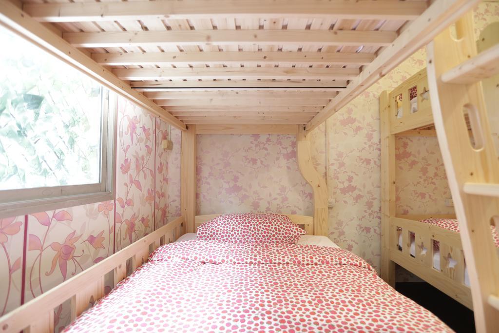 Tiger Lily Hostel Bangkok Ngoại thất bức ảnh