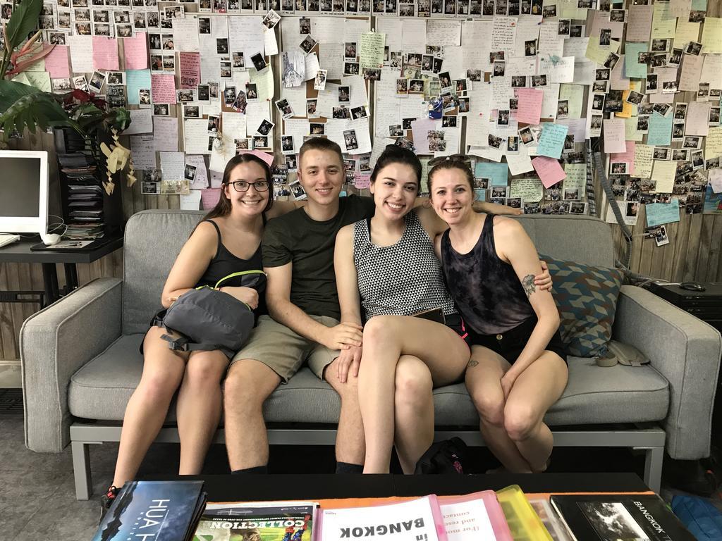 Tiger Lily Hostel Bangkok Ngoại thất bức ảnh