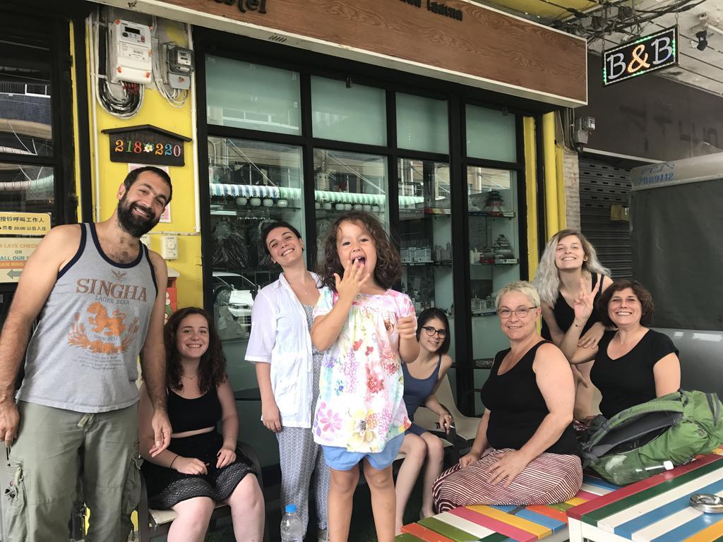 Tiger Lily Hostel Bangkok Ngoại thất bức ảnh